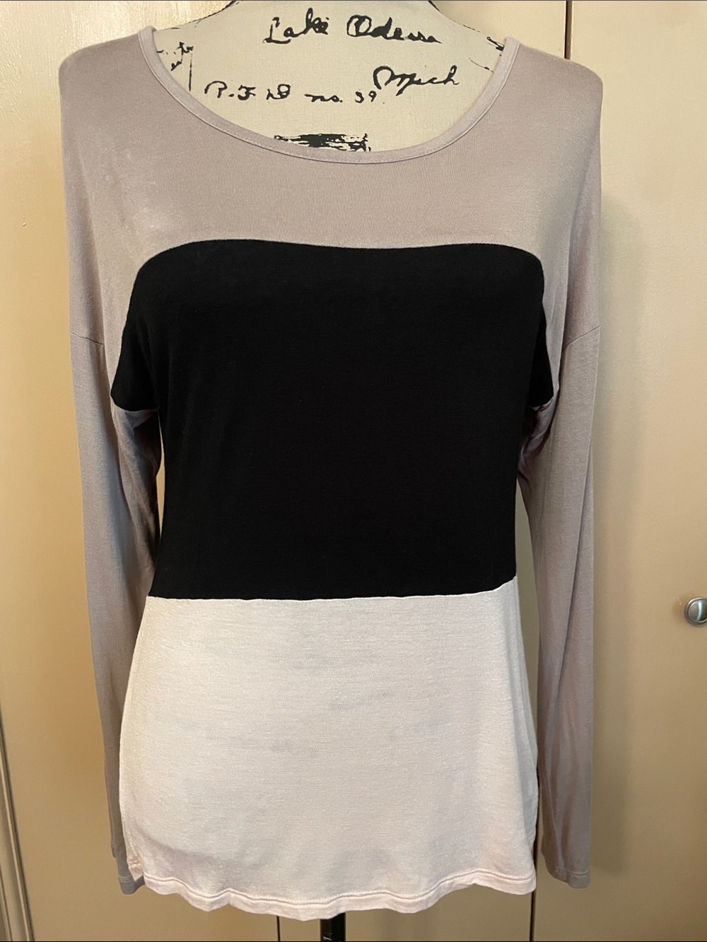 Ocasion Colorblock Long Sleeve Top in Black, Tan, Pale Pink